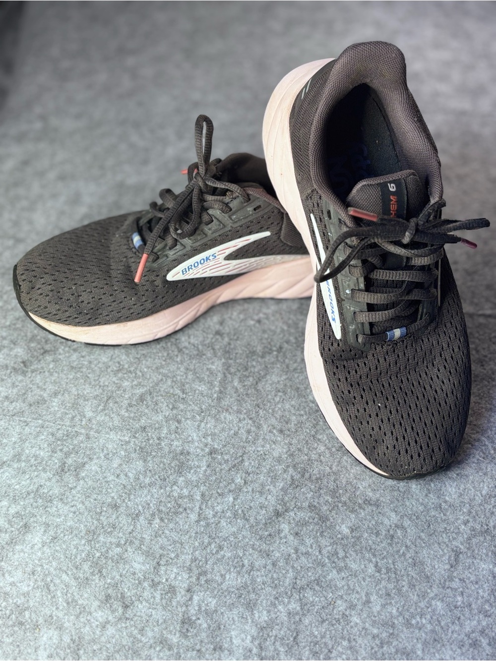 Brooks Anthem 6 Women's Black and Light Pink Running Sneakers